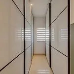 Spacious 3br Penthouse With Roof Terrace *