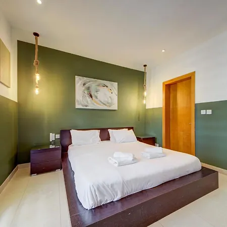 Apartamento Spacious 3br Penthouse With Roof Terrace *