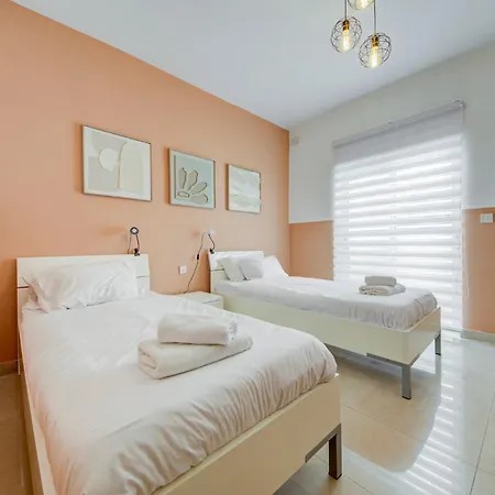 Spacious 3br Penthouse With Roof Terrace * Sliema