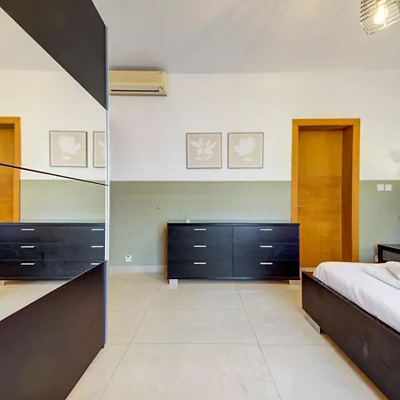Spacious 3br Penthouse With Roof Terrace Apartamento