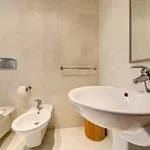 Spacious 3br Penthouse With Roof Terrace *