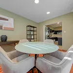 Spacious 3br Penthouse With Roof Terrace Apartment *