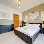 Apartmán Spacious 3br Penthouse With Roof Terrace *