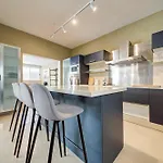 Spacious 3br Penthouse With Roof Terrace Appartement *