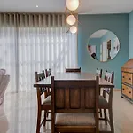 Appartement Spacious 3br Penthouse With Roof Terrace