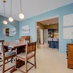 Spacious 3br Penthouse With Roof Terrace *