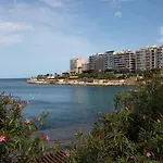 Apartment Spacious 3br Penthouse With Roof Terrace