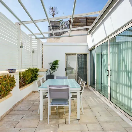 Apartament Spacious 3br Penthouse With Roof Terrace