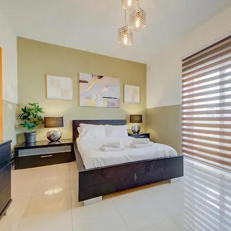Spacious 3br Penthouse With Roof Terrace Apartment