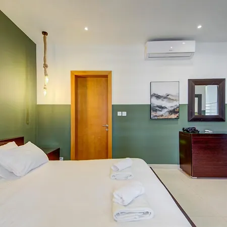 아파트 Spacious 3br Penthouse With Roof Terrace
