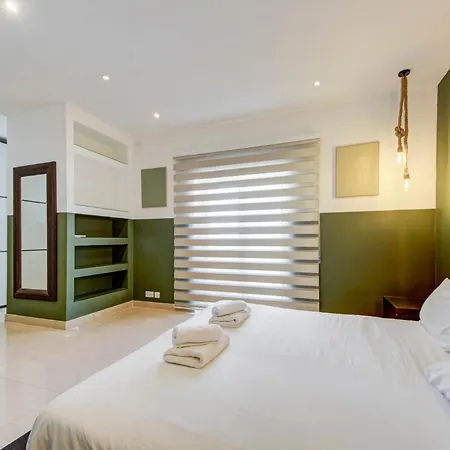 Spacious 3br Penthouse With Roof Terrace Apartament
