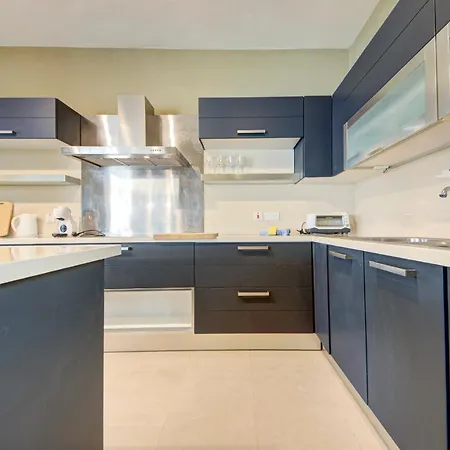 Apartament Spacious 3br Penthouse With Roof Terrace