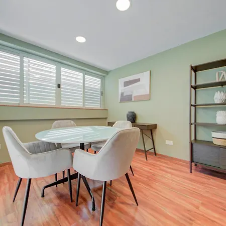 Spacious 3br Penthouse With Roof Terrace Apartment