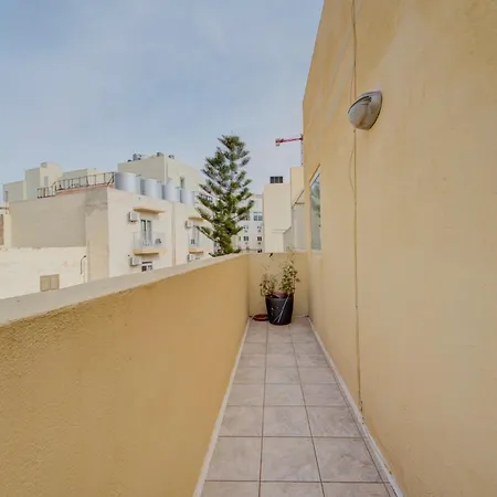 Apartament Spacious 3br Penthouse With Roof Terrace