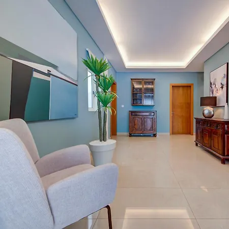 Spacious 3br Penthouse With Roof Terrace 아파트