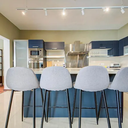 아파트 Spacious 3br Penthouse With Roof Terrace