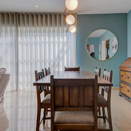 아파트 Spacious 3br Penthouse With Roof Terrace