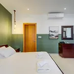 Διαμέρισμα Spacious 3br Penthouse With Roof Terrace