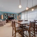 Spacious 3br Penthouse With Roof Terrace *